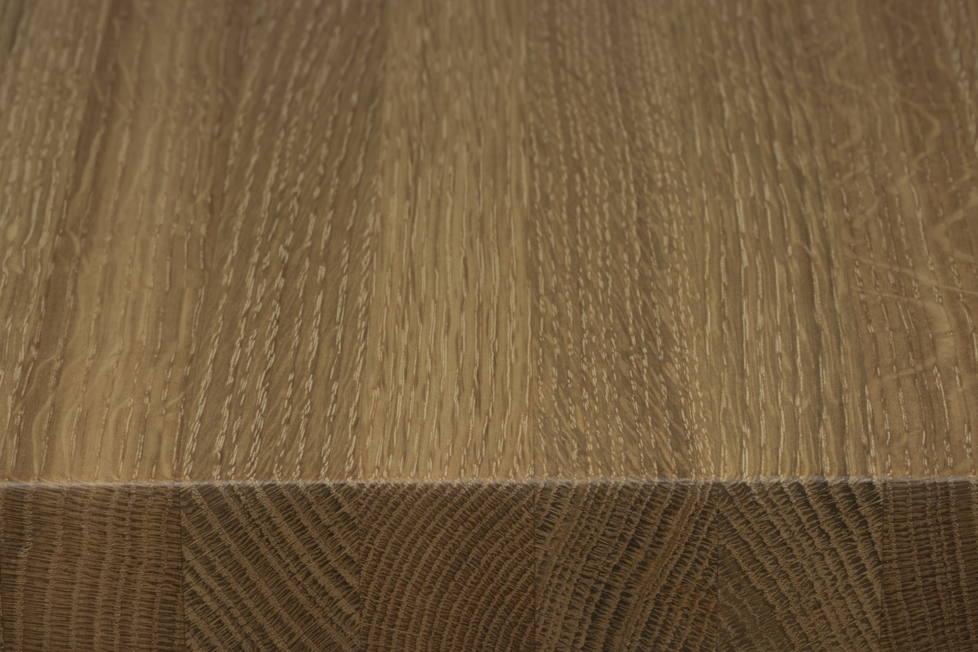 Close-up of a white oak edge grain surface showing grain texture and edge detail